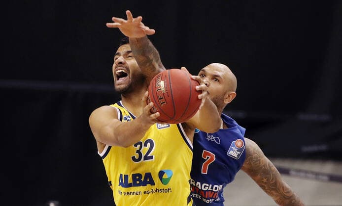 Johannes Thiemann, Sergio Kerusch action game scene duel sports basketball BBL Bundesliga men season 2020 2021 28 03 2021 ALBA Berlin vs syntainics MBC