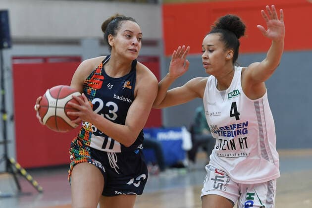 Basketball Women 1 Bundesliga Quarterfinal 1 Game Herner TC Eisvögel USC Freiburg on 28 03 2021 in the H2K Arena in Herne Daneesha Danielle Provo Freiburg , left Laura Zolper Herne , right xRx