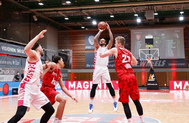28 03 2021, Basketball, BBL 2020 2021, 25 Spieltag, s Oliver Wuerzburg Telekom Baskets Bonn, GER, Wuerzburg, s Oliver Arena, picture from left Anthony DiLeo Telekom Baskets Bonn , Tyson Ward s Oliver Wuerzburg , Chris Babb Telekom Baskets Bonn and Jonas Weitzel s Oliver Wuerzburg Copyright: HMBxMedia xHeikoxBecker