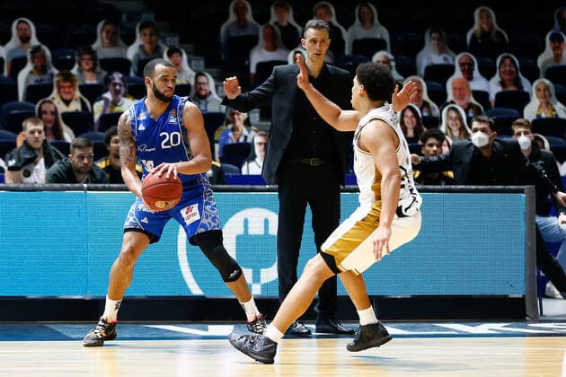 28 03 2021, xgox, basketball, easyCredit BBL, basketball loewen brunswick skyliners frankfurt emspor, v l rasheed moore fraport skyliners frankfurt, 20 on the ball brunswick