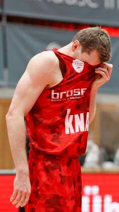28 03 2021, Basketball, BBL 2020 2021, 25 matchday, s Oliver Wuerzburg Telekom Baskets Bonn, GER, Wuerzburg, s Oliver Arena, picture from left disappointment at Florian Koch s Oliver Wuerzburg Copyright: HMBxMedia xHeikoxBecker