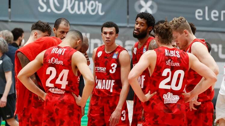 28 03 2021, Basketball, BBL 2020 2021, 25 Matchday, s Oliver Wuerzburg Telekom Baskets Bonn, GER, Wuerzburg, s Oliver Arena, picture from left Julius Boehmer s Oliver Wuerzburg , Cameron Hunt s Oliver Wuerzburg , Tyson Ward s Oliver Wuerzburg , Perry Jones III s Oliver Wuerzburg , Julian Albus s Oliver Wuerzburg und Jonas Weitzel s Oliver Wuerzburg Copyright: HMBxMedia xHeikoxBecker