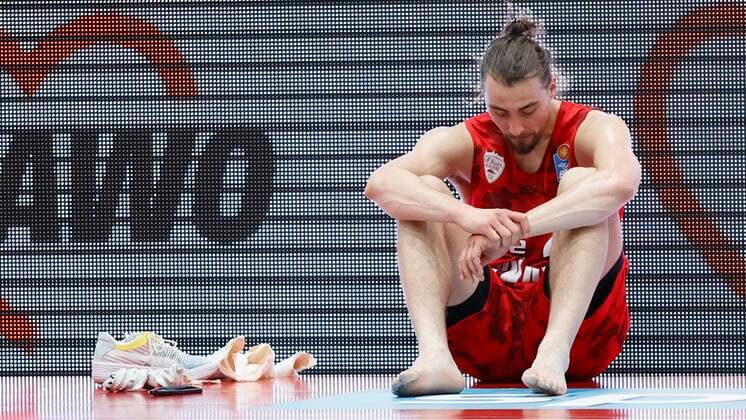 28 03 2021, Basketball, BBL 2020 2021, 25 matchday, s Oliver Wuerzburg Telekom Baskets Bonn, GER, Wuerzburg, s Oliver Arena, picture from left disappointment at Julian Albus s Oliver Wuerzburg Copyright: HMBxMedia xHeikoxBecker