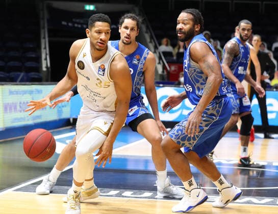 Löwen Braunschweig vs Frankfurt, BBL Braunschweig, 28 03 2021, BASKETBALL easyCredit BBL Basketball Bundesliga, Löwen Braunschweig vs Fraport Skyliners Frankfurt, season 2020 21 Karim Jallow Löwen Braunschweig , Quantez Robertson Skyliners Frankfurt Braunschweig