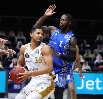 Löwen Braunschweig vs Frankfurt, BBL Braunschweig, 28 03 2021, BASKETBALL easyCredit BBL Basketball Bundesliga, Löwen Braunschweig vs Fraport Skyliners Frankfurt, season 2020 21 Karim Jallow Löwen Braunschweig , Matt Mobley Skyliners Frankfurt Braunschweig