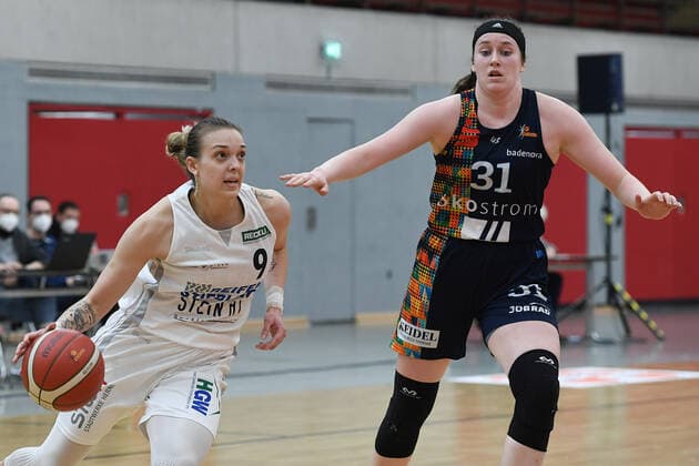 Basketball Women 1 Bundesliga Quarterfinal 1 Game Herner TC Eisvögel USC Freiburg on 28 03 2021 at the H2K Arena in Herne Kristina Topuzovic Herne , left Cassidy Margaret Boensch Freiburg , right xRx