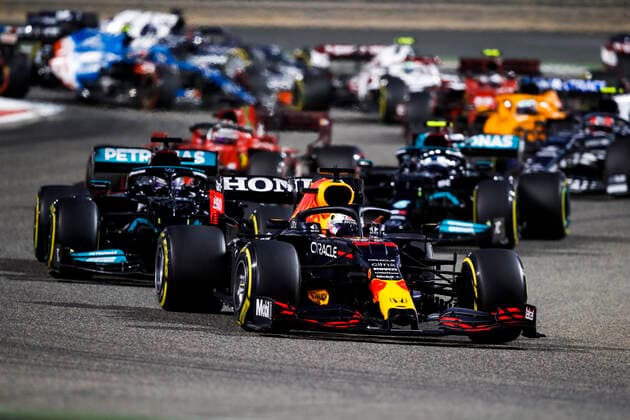 Start of the race, 33 VERSTAPPEN Max (nld), Red Bull Racing Honda RB16B, action during Formula 1 Gulf Air Bahrain Grand Prix 2021 from March 26 to 28, 2021 on the Bahrain International Circuit, in Sakhir, Bahrain - Photo Florent Gooden DPPI FORMULE 1 : Grand prix du Bahrein - Sakhir - Course - 28 03 2021 DPPI Panoramic 