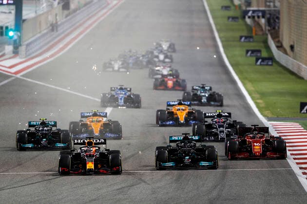 Start of the race, 33 VERSTAPPEN Max (nld), Red Bull Racing Honda RB16B, 44 HAMILTON Lewis (gbr), Mercedes AMG F1 GP W12 E Performance, action during Formula 1 Gulf Air Bahrain Grand Prix 2021 from March 26 to 28, 2021 on the Bahrain International Circuit, in Sakhir, Bahrain - Photo Frédéric Le Floc?h DPPI FORMULE 1 : Grand prix du Bahrein - Sakhir - Course - 28 03 2021 DPPI Panoramic 