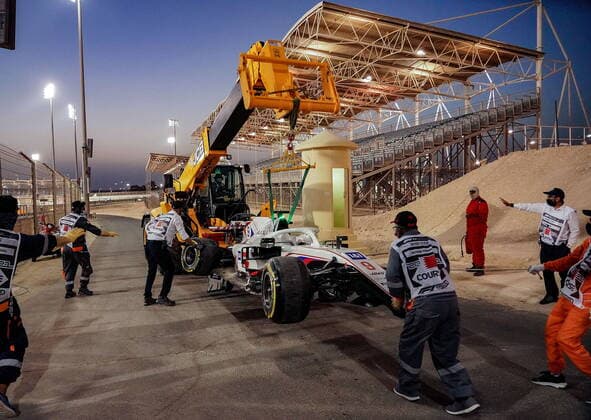 Formula 1 Gulf Air Bahrain Grand Prix 2021 28 03 2021, Bahrain International Circuit, Sakhir, Formula 1 Gulf Air Bahrain Grand Prix 2021 ,in the picture Nikita Mazepin RUS 9 , Haas F1 Team retired car towed away nordphotoxGmbHx xBratic nph00250