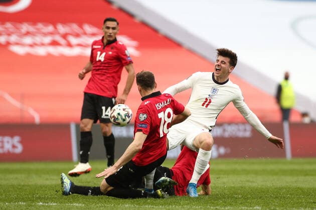 Albania v England 2022 FIFA World Cup, WM, Weltmeisterschaft, Fussball Qualifiers Mason Mount of England is fouled by Keidi Bare of Albania during the 2022 FIFA World Cup Qualifiers match at the Air Albania Stadium, Tirana Content Not Available For UK Newspapers Copyright: xFocusxImagesx FIL-15360-0022
