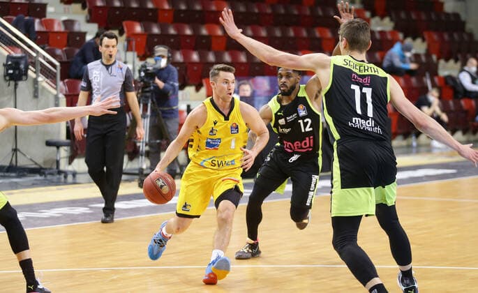 Ludwigsburg , Basketball easyCredit BBL Bundesliga , MHP RIESEN Ludwigsburg vs medi Bayreuth , Jordan Hulls Riesen