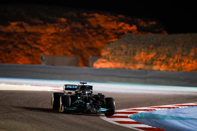 44 HAMILTON Lewis (gbr), Mercedes AMG F1 GP W12 E Performance, action during Formula 1 Gulf Air Bahrain Grand Prix 2021 from March 26 to 28, 2021 on the Bahrain International Circuit, in Sakhir, Bahrain - FORMULE 1 : Grand prix du Bahrein - Sakhir - Course - 28 03 2021 DPPI Panoramic 