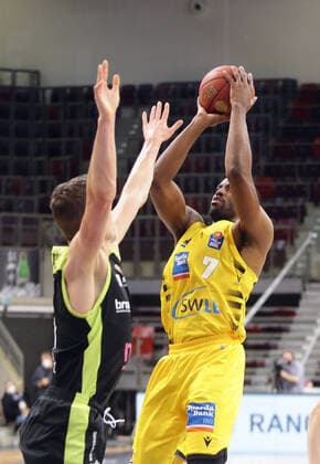Ludwigsburg , Basketball easyCredit BBL Bundesliga , MHP RIESEN Ludwigsburg vs medi Bayreuth , Jamel McLean Riesen