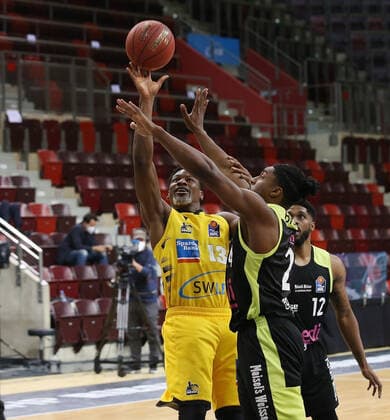 V li Yorman Polas Bartolo Riesen , Frank Bartley Bayreuth MHP Riesen Ludwigsburg vs Medi Bayreuth Basketball Bundesliga 2020 2021 Ludwigsburg , GER, 28 03 2021,