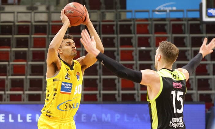 Ludwigsburg , Basketball easyCredit BBL Bundesliga , MHP RIESEN Ludwigsburg vs medi from left Oscar da Silva Giants Matthew Tiby Bay ,