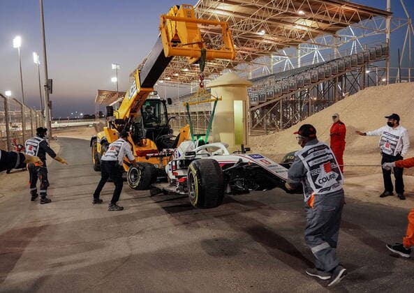 Formula 1 Gulf Air Bahrain Grand Prix 2021 28 03 2021, Bahrain International Circuit, Sakhir, Formula 1 Gulf Air Bahrain Grand Prix 2021 ,in the picture Nikita Mazepin RUS 9 , Haas F1 Team retired car towed away nordphotoxGmbHx xBratic nph00250