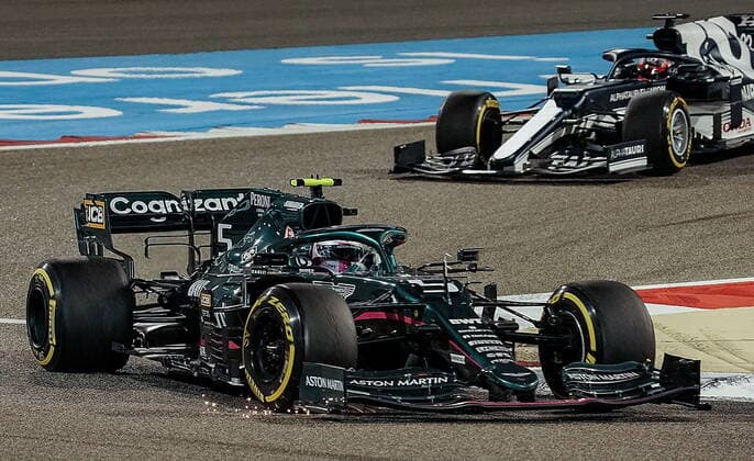 Formula 1 Gulf Air Bahrain Grand Prix 2021 28 03 2021, Bahrain International Circuit, Sakhir, Formula 1 Gulf Air Bahrain Grand Prix 2021 ,in picture Sebastian Vettel DEU 5 , Aston Martin Cognizant Formula One Team, Yuki Tsunoda JPN 22 , Scuderia AlphaTauri Honda nordphotoxGmbHx xBratic nph00250