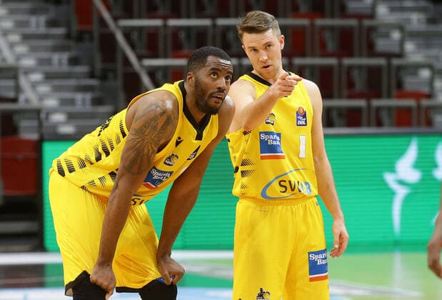 Ludwigsburg , Basketball easyCredit BBL Bundesliga , MHP RIESEN Ludwigsburg vs medi Bayreuth , from left Jamel McLean Jordan Hulls Riesen