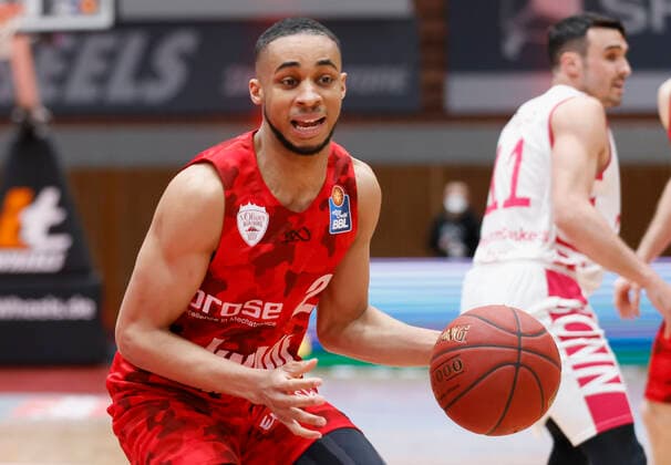 28 03 2021, Basketball, BBL 2020 2021, 25 matchday, s Oliver Wuerzburg Telekom Baskets Bonn, GER, Wuerzburg, s Oliver Arena, picture from left Cameron Hunt s Oliver Wuerzburg Copyright: HMBxMedia xHeikoxBecker