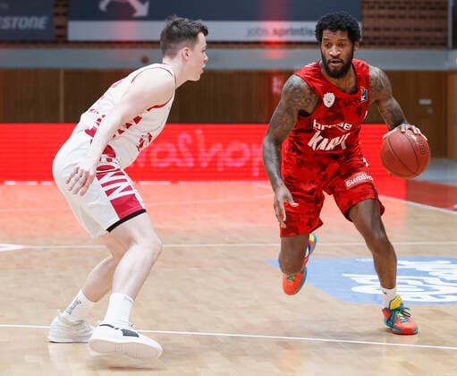 28 03 2021, Basketball, BBL 2020 2021, 25 matchday, s Oliver Wuerzburg Telekom Baskets Bonn, GER, Wuerzburg, s Oliver Arena, picture from left Simonas Lukosius Telekom Baskets Bonn and Perry Jones III s Oliver Wuerzburg Copyright: HMBxMedia xHeikoxBecker