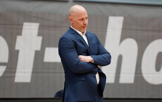 28 03 2021, Basketball, BBL 2020 2021, 25 Matchday, s Oliver Wuerzburg Telekom Baskets Bonn, GER, Wuerzburg, s Oliver Arena, picture from left Headcoach Denis Wucherer s Oliver Wuerzburg Copyright: HMBxMedia xHeikoxBecker