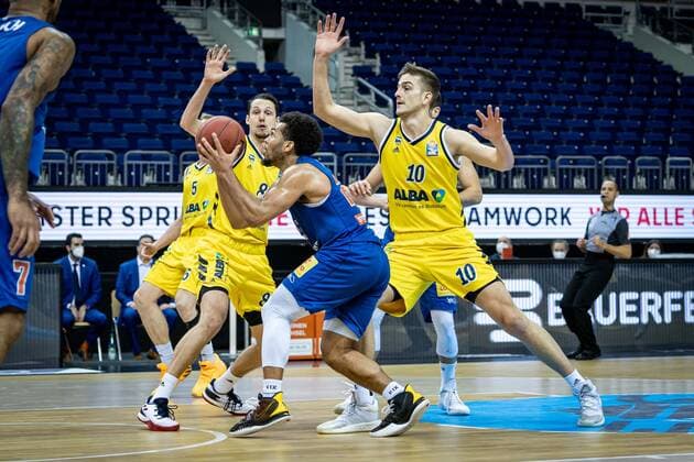 Basketball Berlin 28 03 2021 Season 2020 2021 easyCredit BBL 1 Bundesliga Alba Berlin SYNTAINICS MBC Weißenfels Quinton Hooker MBC, No 21 Tim Schneider Alba Berlin, No 10 Marcus Eriksson Alba Berlin, No 08