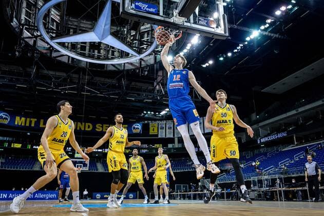 Basketball Berlin 28 03 2021 Season 2020 2021 easyCredit BBL 1 Bundesliga Alba Berlin SYNTAINICS MBC Weißenfels Philipp Hartwich MBC, No 12 Ben Lammers Alba Berlin, No 50 Johannes Thiemann Alba Berlin, No 32 Simone Fontecchio Alba Berlin, No 20