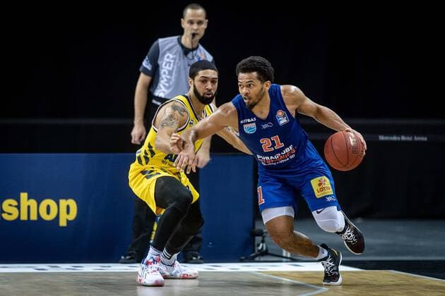 Basketball Berlin 28 03 2021 Season 2020 2021 easyCredit BBL 1 Bundesliga Alba Berlin SYNTAINICS MBC Weißenfels Quinton Hooker MBC, No 21 Peyton Siva Alba Berlin, No 03