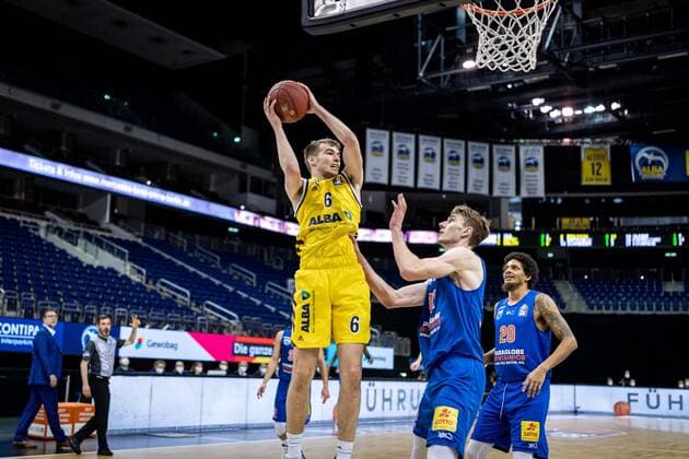 Basketball Berlin 28 03 2021 Season 2020 2021 easyCredit BBL 1 Bundesliga Alba Berlin SYNTAINICS MBC Weißenfels Malte Delow Alba Berlin, No 06 Philipp Hartwich MBC, No 12