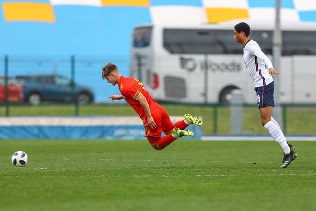 Wales v England 29 03 2021. U18 International Friendly, Länderspiel, Nationalmannschaft Wale?s U18 Oliver Ewing (8) is fouled by England Under 18 s Daniel Jebbison (19) during the international friendly match between U18 Wales and U18 England at Leckwith Stadium, Cardiff, Wales on 29 March 2021. Cardiff Leckwith Stadium Wales Editorial use only , Copyright: xDanxMintox PSI-12188-0024