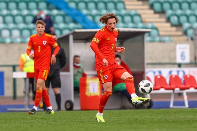 Wales v England 29 03 2021. U18 International Friendly, Länderspiel, Nationalmannschaft Wale?s U18 Charlie Savage (7) in action during the international friendly match between U18 Wales and U18 England at Leckwith Stadium, Cardiff, Wales on 29 March 2021. Cardiff Leckwith Stadium Wales Editorial use only , Copyright: xDanxMintox PSI-12188-0029