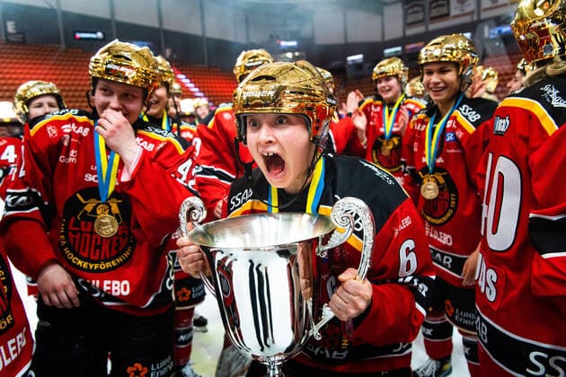 Sport Themen der Woche KW13 Bilder des Jahres 2021, Sport 03 März Sport Bilder des Tages 210329 Luleas Jenni Hiirikoski jublar efter final 3 i SDHL-slutspelet mellan Lulea och Brynäs den 29 mars 2021 i Lulea. *** 210329 Luleas Jenni Hiirikoski cheers after final 3 in the SDHL playoffs between Lulea and Brynäs on March 29, 2021 in Lulea,  Copyright: SIMONxELIASSON BB210329SE121