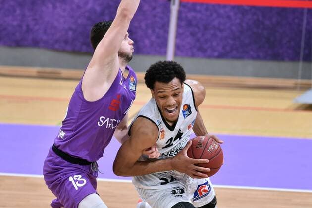 George King Niners Chemnitz on the ball , Rihards Lomazs BG Goettingen L , Basketball, Bundesliga, BBL, BG Goettingen Niners Chemnitz, 30 03 2021, BG Goettingen Niners Chemnitz, Basketball, Bundesliga, GER, BBL, 30 03 2021 Goettingen Copyright: xEibner-Pressefotox-xRolandxSippelx