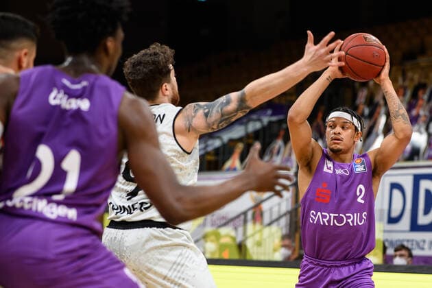BG Göttingen Niners Chemnitz 30 03 2021, Basketball Bundesliga easyCredit BBL, 2020 2021 season, main round, BG Göttingen Niners Chemnitz Göttingens Nelson Weidemann r plays against Chemnitzs Dominique Johnson Göttingen Lower Saxony Germany.