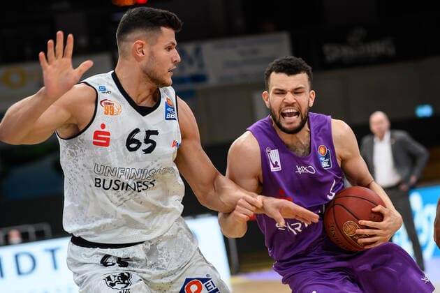 BG Göttingen Niners Chemnitz 30 03 2021, Basketball Bundesliga easyCredit BBL, 2020 2021 season, main round, BG Göttingen Niners Chemnitz Göttingens Luke Nelson r plays against Chemnitz Filip Stanic Göttingen Lower Saxony Germany.