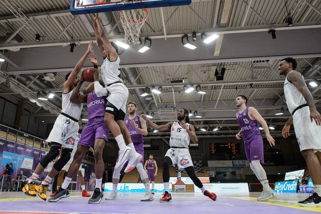 BG Göttingen Niners Chemnitz 30 03 2021, Basketball Bundesliga easyCredit BBL, 2020 2021 season, main round, BG Göttingen Niners Chemnitz Göttingens Tai Odiase 2 v l plays against Chemnitz Johnathan Williams l and Chemnitz George King Göttingen Lower Saxony Germany.