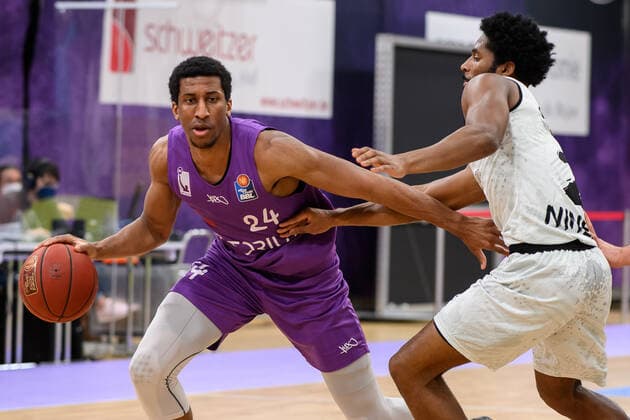 BG Göttingen Niners Chemnitz 30 03 2021, Basketball Bundesliga easyCredit BBL, 2020 2021 season, main round, BG Göttingen Niners Chemnitz Göttingens Aubrey Dawkins l plays against Chemnitz Terrell Harris Göttingen Lower Saxony Germany.