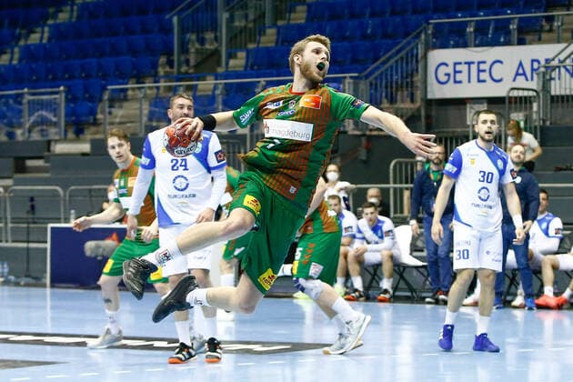 Bilder des Jahres 2021, Sport 03 März Sport Bilder des Tages 30.03.2021, xtgx, Handball EHF European League, SC Magdeburg - RK Eurofarm Pelister , v.l. Justus Kluge (Magdeburg) wirft Tor, Torschuetze, erzielt Tor, Treffer, scores the goal GETEC Arena *** 30 03 2021, xtgx, Handball EHF European League, SC Magdeburg RK Eurofarm Pelister , v l Justus Kluge Magdeburg throws goal, goalkeeper, scores goal, scores the goal GETEC Arena
