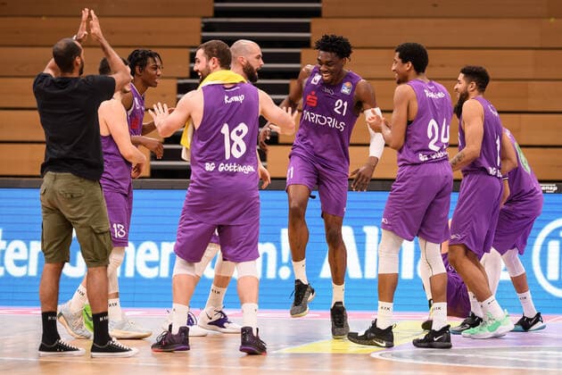 BG Göttingen Niners Chemnitz 30 03 2021, Basketball Bundesliga easyCredit BBL, 2020 2021 season, main round, BG Göttingen Niners Chemnitz Göttingen players celebrate after the game Göttingen Lower Saxony Germany