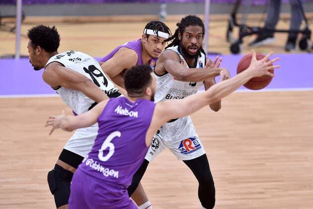 Marcus Thornton Niners Chemnitz on the ball , Nelson Weidemann BG Goettingen back , Johnathan Williams Niners Chemnitz L , Luke Nelson BG Goettingen NR 6 , Basketball, Bundesliga, BBL, BG Goettingen Niners Chemnitz, 30 03 2021, BG Goettingen Niners Chemnitz, Basketball, Bundesliga, GER, BBL, 30 03 2021 Goettingen Copyright: xEibner-Pressefotox-xRolandxSippelx