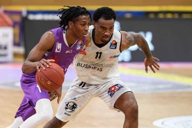 BG Göttingen Niners Chemnitz 30 03 2021, Basketball Bundesliga easyCredit BBL, 2020 2021 season, main round, BG Göttingen Niners Chemnitz Göttingens Deishuan Booker l plays against Chemnitz Isiaha Mike Göttingen Lower Saxony Germany.