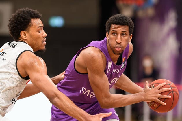 BG Göttingen Niners Chemnitz 30 03 2021, Basketball Bundesliga easyCredit BBL, 2020 2021 season, main round, BG Göttingen Niners Chemnitz Göttingens Aubrey Dawkins r plays against Chemnitz Virgil Matthews Göttingen Lower Saxony Germany.