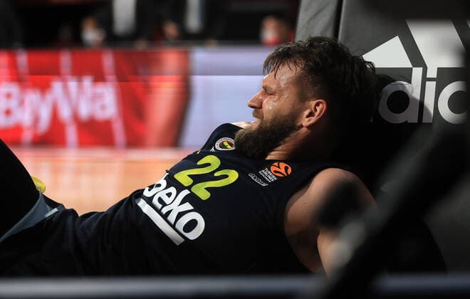 30 03 2021, EuroLeague, FC Bayern Basketball vs Fenerbahce, Audi Dome Munich, sports, in picture Danilo Barthel Fenerbahce injured on the ground