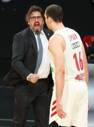 Coach Andrea Trinchieri and 16 Paul Zipser FCBB Basketball, EuroLeague, FC Bayern Munich vs Fenerbahce Istanbul at Audi Dome on 30 03 2021 PHOTO Mladen Lackovic LakoPress