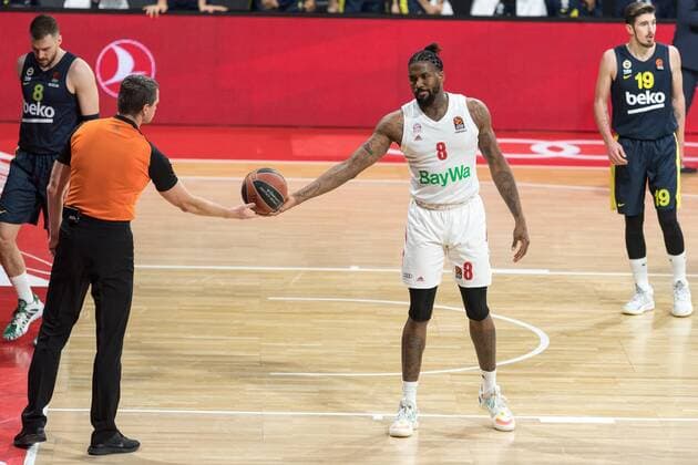 Basketball, Euroleague, day0 03 2021, FC Bayern Munich Fenerbahce Istanbul Pictured Jalen REYNOLDS FC Bayern Munich, 8 reluctantly hands ball to referee Munich Audi Dome Bayern Germany Copyright: Passion2Press.dex xMarkusxFischerx