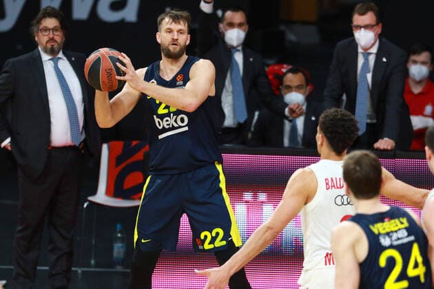 2 Wade Baldwin FCBB vs 22 Danilo Barthel, on the ball Fenerbahce Istanbul Basketball, EuroLeague, FC Bayern Munich vs Fenerbahce Istanbul at Audi Dome on 30 03 2021 PHOTO Mladen Lackovic LakoPress
