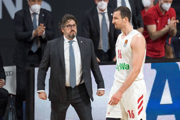 Basketball, Euroleague, day0 03 2021, FC Bayern Munich Fenerbahce Istanbul Pictured Head coach of FC Bayern Munich Andrea TRINCHIERI furious with Paul ZIPSER FC Bayern Munich, 16 Munich Audi Dome Bayern Germany Copyright: Passion2Press.dex xMarkusxFischerx