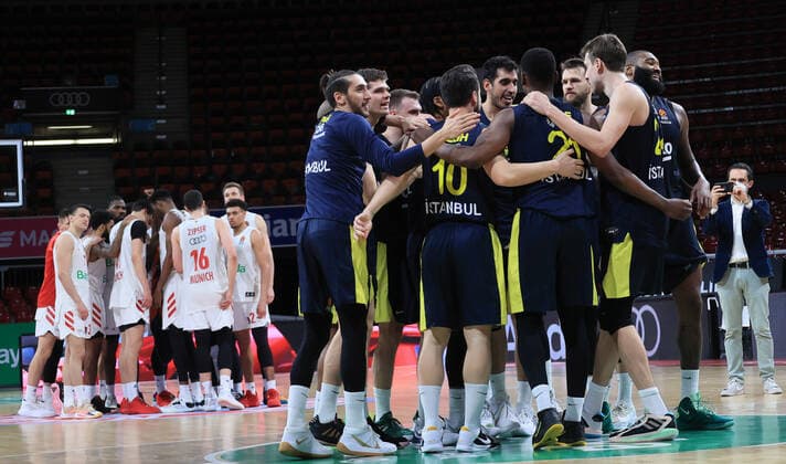 30 03 2021, EuroLeague, FC Bayern Basketball vs Fenerbahce, Audi Dome Munich, sports, in picture Fenerbahce celebrates and FCB basketball suffers