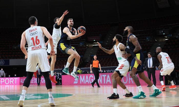 30 03 2021, EuroLeague, FC Bayern Basketball vs Fenerbahce, Audi Dome Munich, sports, in picture Paul Zipser FCB Basketball , Vladimir Lucic FCB Basketball , Marko Guduric Fenerbahce , D J Seeley FCB Basketball , and KyleO Quinn