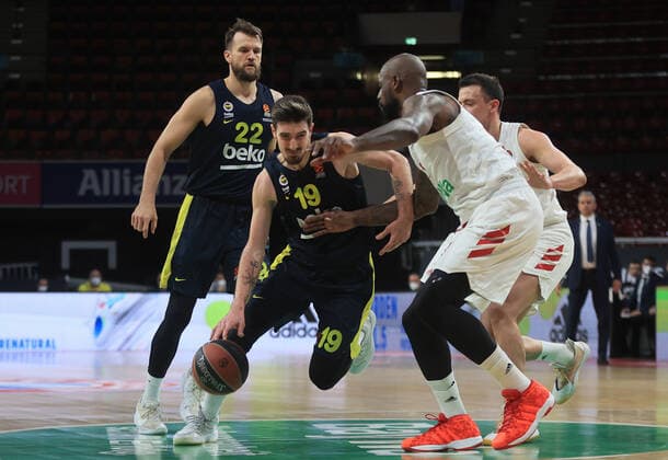 30 03 2021, EuroLeague, FC Bayern Basketball vs Fenerbahce, Audi Dome Munich, sports, in picture Danilo Barthel Fenerbahce , Nando de Colo Fenerbahce vs James Gist FCB Basketball and Zan Mark Sisko FCB Basketball